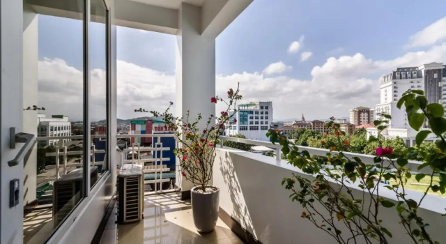 Трёхместный люкс с видом на город Baly Hotel Hue