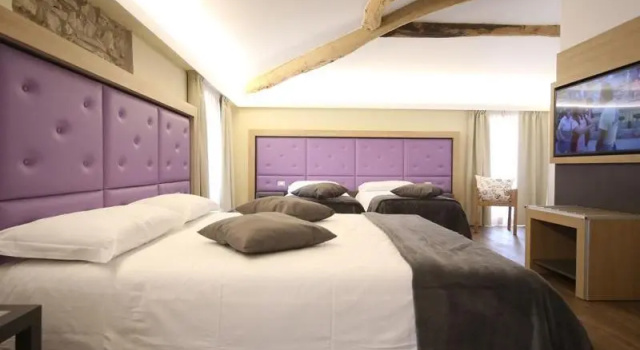 Трёхместный номер Standard с видом на озеро Hotel Corona