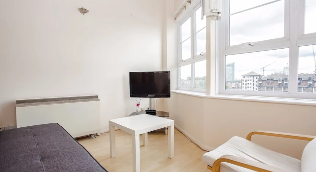 A Bright Top Floor Maisonette Along The Quays, Забронировать Отель Отели Большого Лондона с парковкой, Парковка
