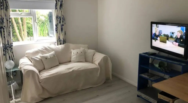 Апартаменты Self Catering Private Annex Near Ferndown