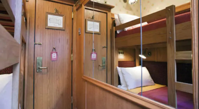 Двухместная кабинка West Village Eurohostel