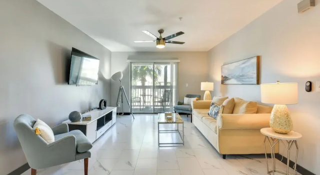 Апартаменты с 2 комнатами с балконом Walk to Golf Course & Beach: Modern Destin Condo