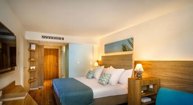 Трёхместный номер Superior с балконом Valamar Bellevue Resort - All Inclusive