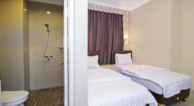 RedDoorz Plus @ Cideng Barat, Rezervovat Hotel Levné hotely v Jakarta