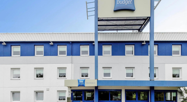 B&B HOTEL Rostock-Broderstorf, Забронировать Отель «постель и завтрак» Отели Мекленбург-Померания с парковкой, Парковка