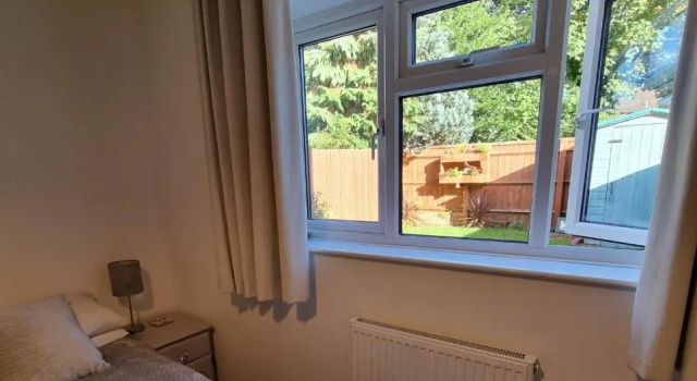 Spacious one bedroom apartment with private garden, 预订 公寓 泰姆 牛津郡