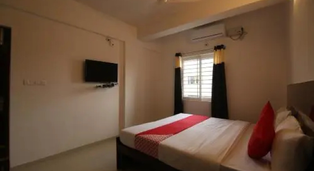 OYO 28285 Maruthi- Luxury Rooms