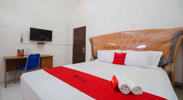 RedDoorz Syariah near Stasiun Kereta Api Kisaran,  Bed and Breakfast Kisaran 