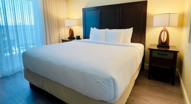 Люкс Casa Del Mar Beach Resort