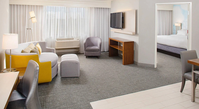 Двухместный люкс c 1 комнатой Courtyard by Marriott Sacramento Midtown