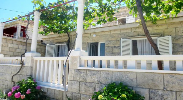 Семейные апартаменты с видом на море Apartments Toncic