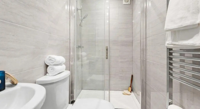 Sea Breeze, Luxury Views Seafront Stylish Home, Varaa Huoneisto Teignmouth hotellit, joissa on pysäköinti, Pysäköinti