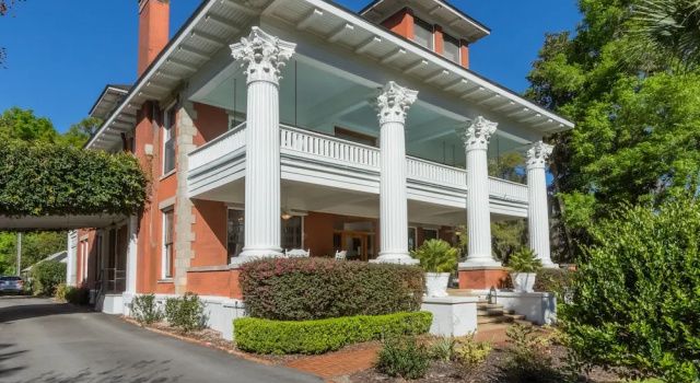 Herlong Mansion Bed & Breakfast, Забронировать Отель Миканопи 