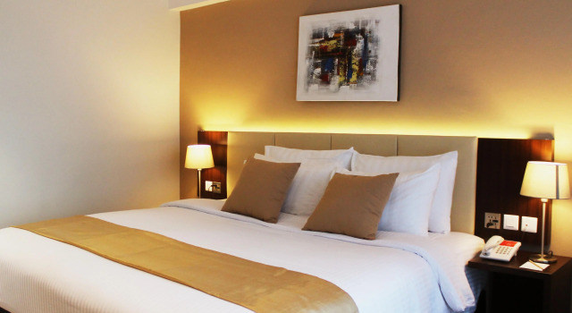 Полулюкс Hotel Gunawangsa MERR