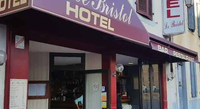 Hôtel Le Bristol, Rezervovat Hotel Oloron-Sainte-Marie Pyrénées-Atlantiques, blízko Muzeum Maison du patrimoine