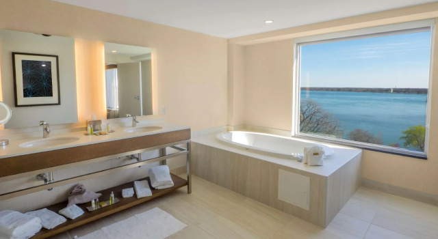 Двухместный люкс с джакузи с видом на реку DoubleTree by Hilton Hotel Niagara Falls New York