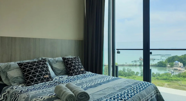 D'wharf Residence PD Waterfront Family Twin Suite by AirPlan, Забронировать Отель Отели Порт-Диксона с бассейном, Бассейн