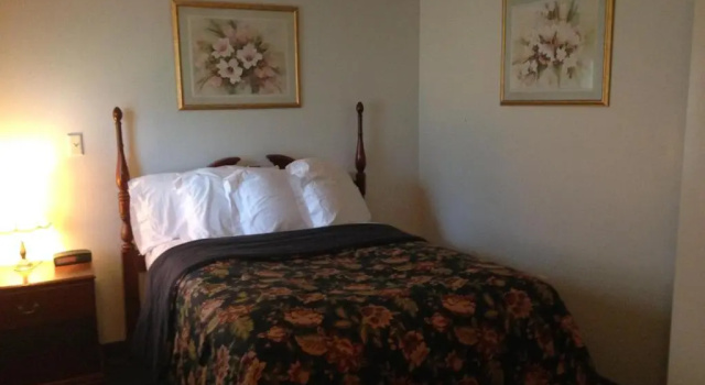 Люкс Fred's Inn Restaurant & Lodging