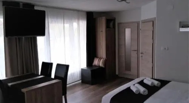 Yellow Dreamhouse, Забронировать Отель Отели и гостиницы Внутренней Крайны, Отель