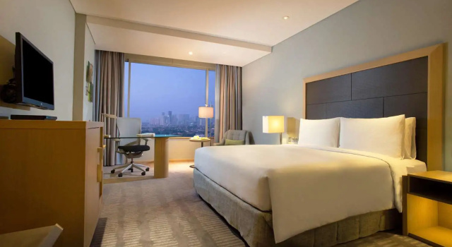 Номер Deluxe DoubleTree by Hilton Jakarta Kemayoran