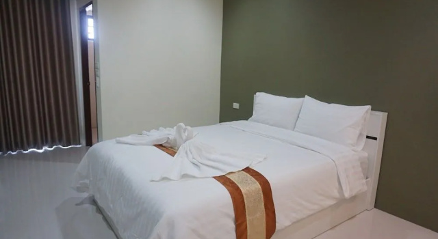 Parisa Place Hotel