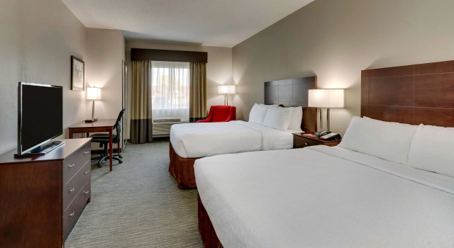 Четырёхместный номер Standard Best Western Plus University Inn & Suites