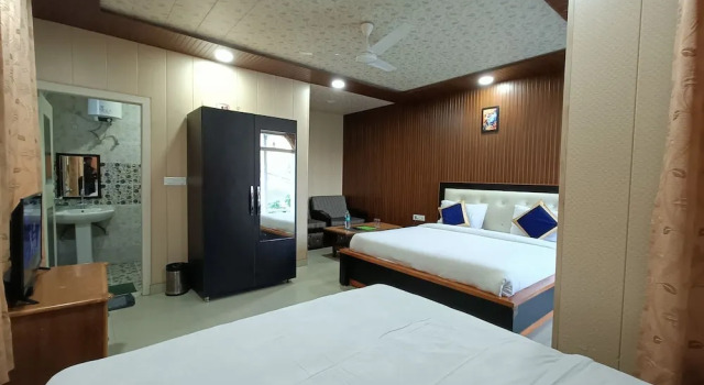 Семейный номер Standard с видом на озеро Crystal LakeView Homestay