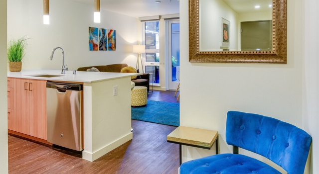 Modern Suite at the Market - Two Bedroom Apartment, Забронировать Апартаменты/квартира Сиэтл штат Вашингтон, рядом с Waterfront Park