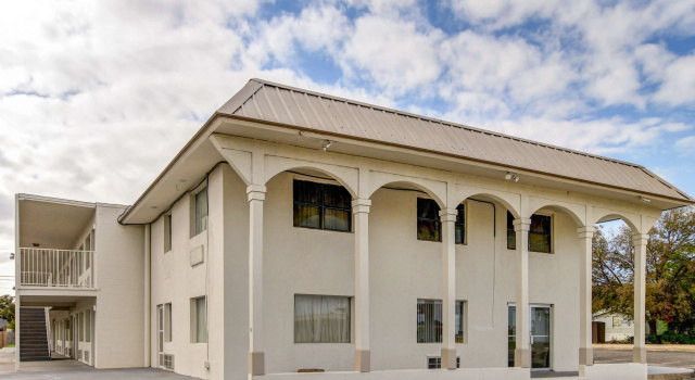 Motel 6 Waco, TX - Lacy Lakeview