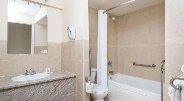 Двухместный номер Standard Super 8 by Wyndham Cambridge/Kitchener/Waterloo Area