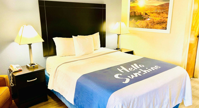 Days Inn by Wyndham Easley West Of Greenville/Clemson Area, Забронировать Мини-отель Исли Южная Каролина