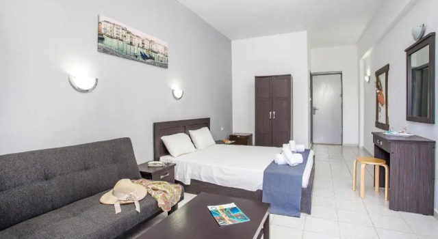 Трёхместный номер Standard Loutanis