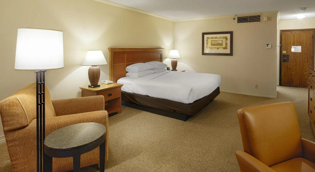 Номер Standard DoubleTree by Hilton Ontario Airport