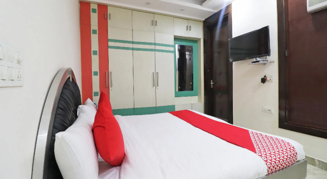 OYO 43033 Superb Stay, Забронировать Отель Нью-Дели Национальный столичный округ Дели