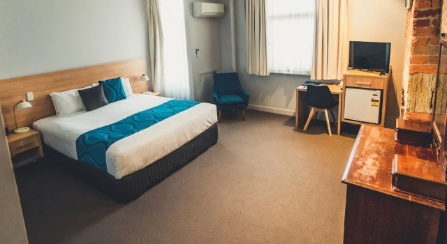 Двухместный номер Standard с балконом и с видом на воду Customs House Hotel
