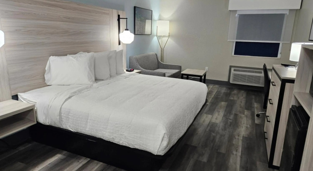 Coratel Inn & Suites by Jasper Park City - Wichita North