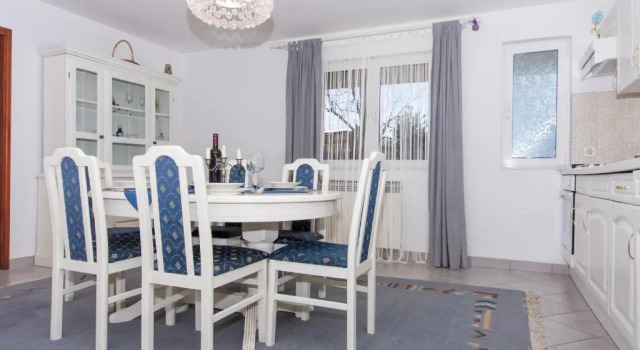 Apartments Toma, Забронировать Апартаменты/квартира Каштел-Гомилица Каштел-Сучурац, рядом с Пляж Кемп