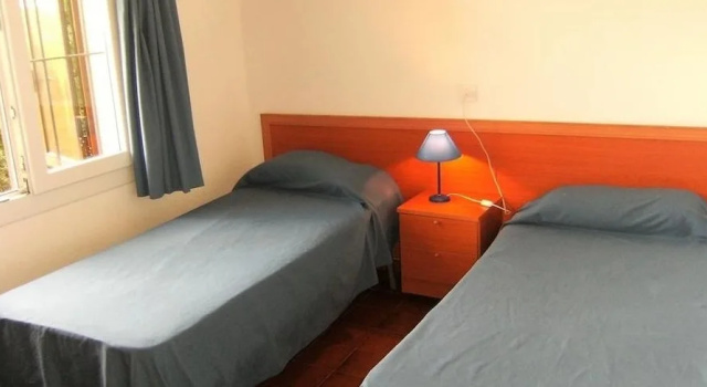 Casa con jardín y parking exterior cerca del mar, Забронировать Отель Отели Л'Эстартит 3 звезды, 3*