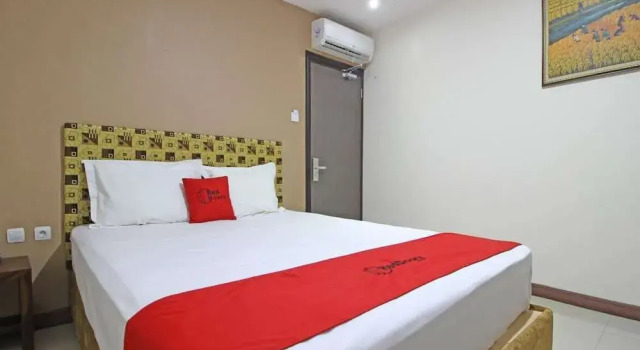 RedDoorz near UNS Solo, Boek Hotel Solo Central Java