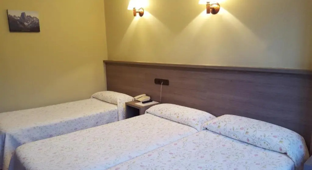 Трёхместный номер Standard Hotel Naranjo De Bulnes