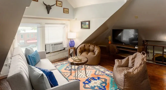 Center of Highlands! Spacious Bardstown loft!, Забронировать Апартаменты/квартира Луисвилл Louisville Metropolitan Area