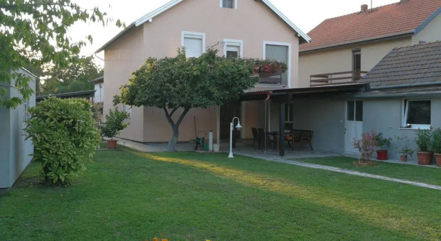 Apartmani Astra, 予約 ホテル ヴコヴァル 