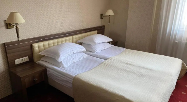 Делис, Забронировать Отель Отели Львова 4 звезды, 4*