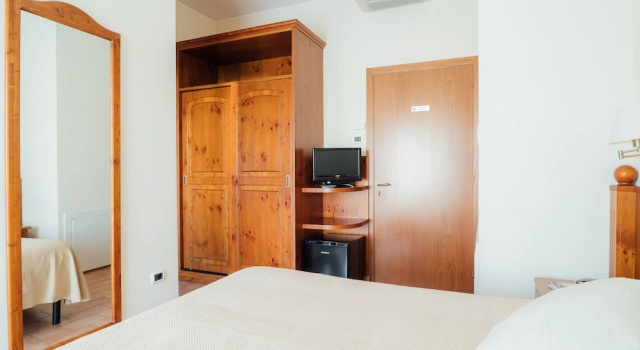 Трёхместный номер Standard с балконом Hotel B&B Country Club Sport