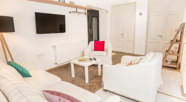 Tbilisi center 2 BD 80sq with Balcony and High ceiling, Забронировать Апартаменты/квартира Отели Тбилиси с парковкой, Парковка