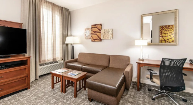 Двухместный люкс Staybridge Suites North Charleston by IHG