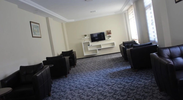 Sahi̇n Hotel, Забронировать Отель Отели Алашехир с парковкой, Парковка
