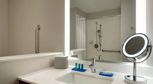 Люкс Standard Holiday Inn Express & Suites - West Des Moines - Jordan Creek by IHG