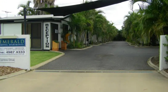 Апартаменты Executive Emerald Motel Apartments