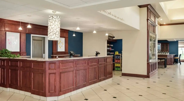 Hilton Garden Inn Dubuque Downtown, Забронировать Отель Дубьюк Айова